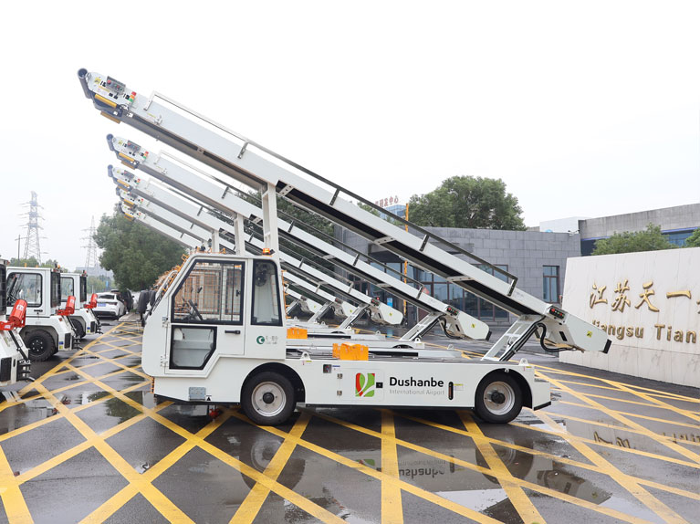 Electric Airport belt loader Электрический ленточный погрузчик для аэропортов