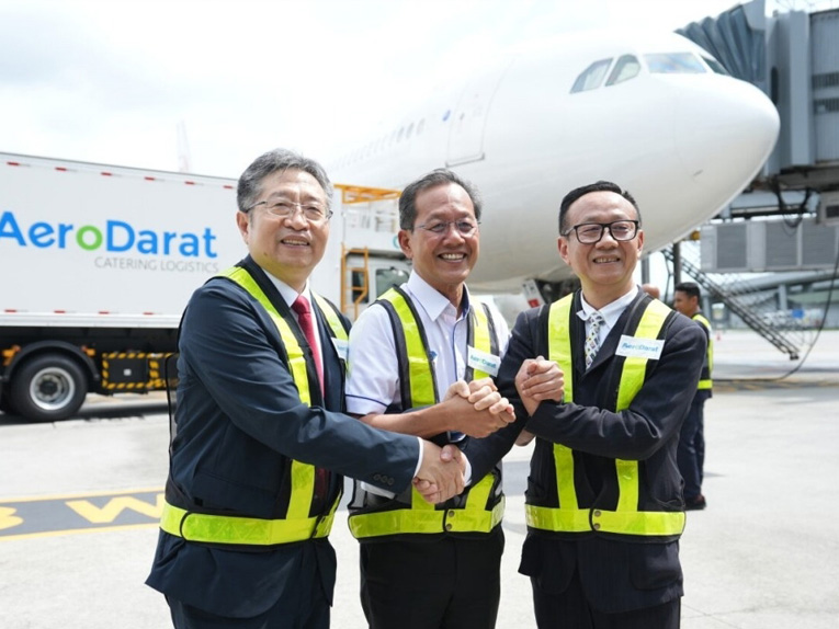 Г-н Сунь Шуцян принял участие в церемонии доставки компании Jiangsu TiaNY Aviation Industry Co., Ltd. авиационной рабочей машине группы Malaysia Airlines