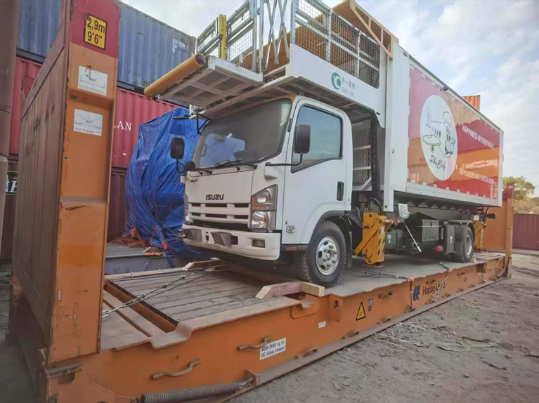 Маленькая авиационная транспортная машина 