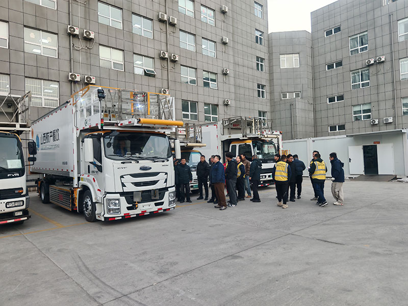 Электрические бортовые грузовики для самолетов