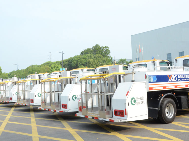 Электрический водовоз для самолетов