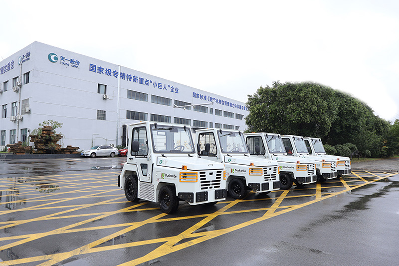 Багажные или грузовые тягачи 