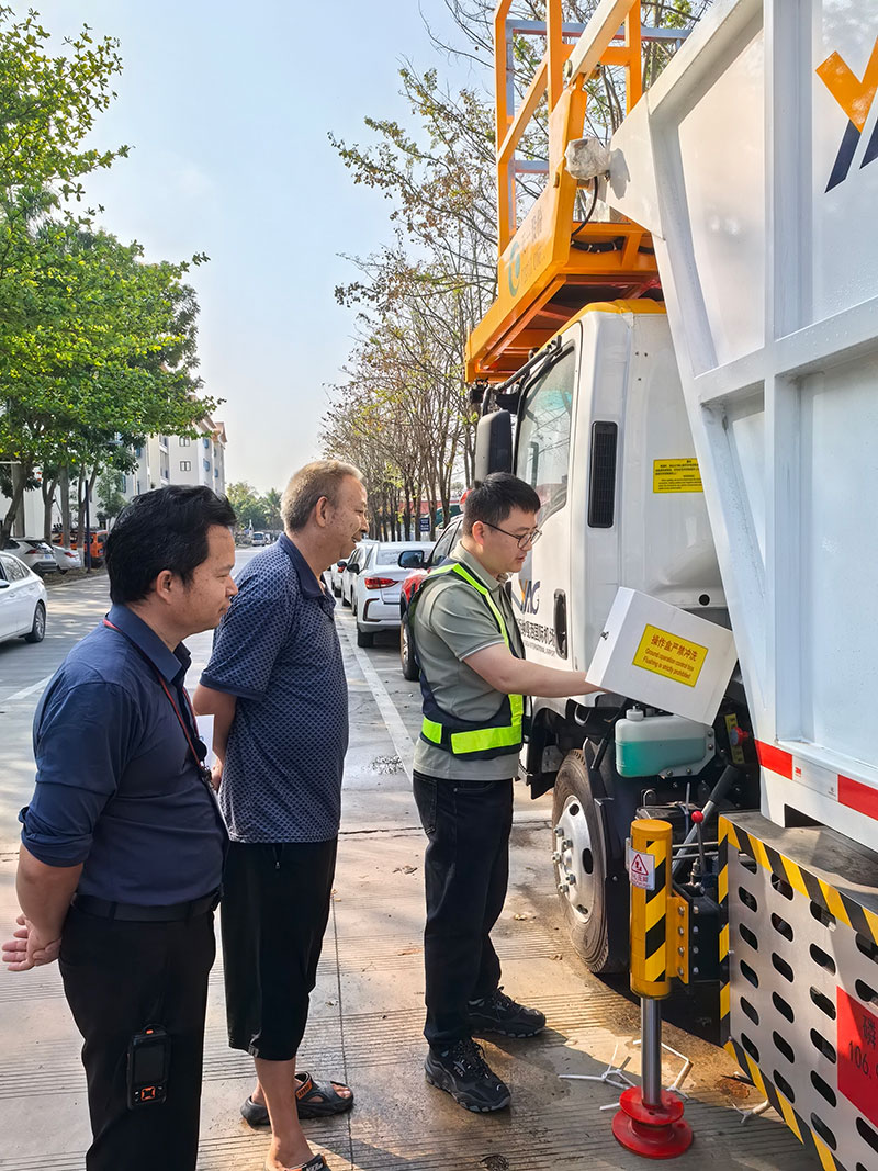 электрический самолет мусоровоз